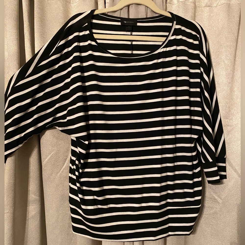 Black & white comfy 3/4 sleeve shirt